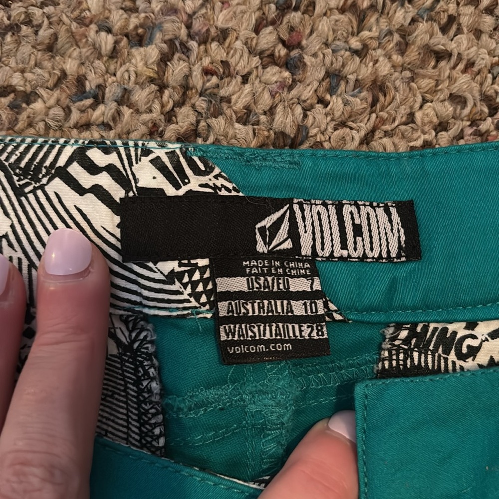 Volcom shorts - Picture 2 of 4